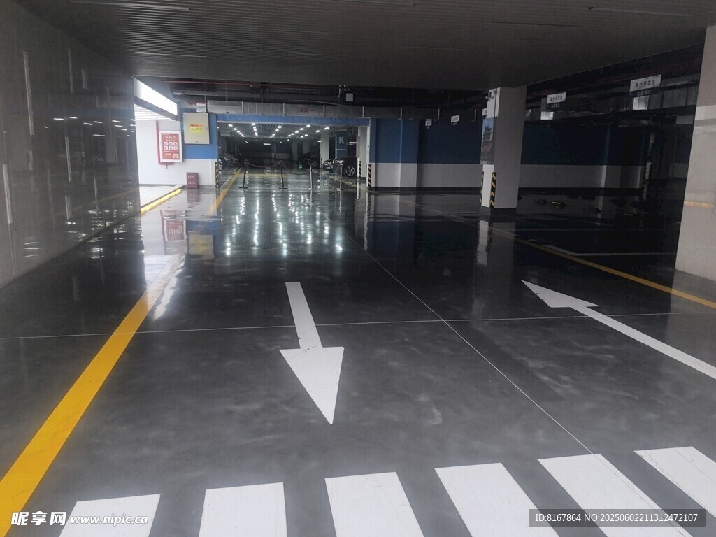 地下停车场内的行驶指引