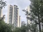 城市中林立的高层住宅楼