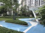小区内的清新景观步道