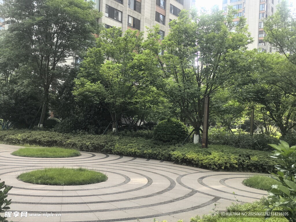城市中的环形花园景观