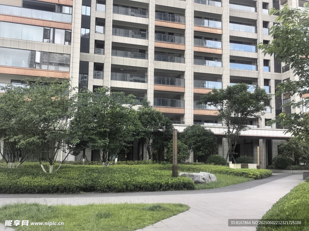 现代小区景观建筑一角