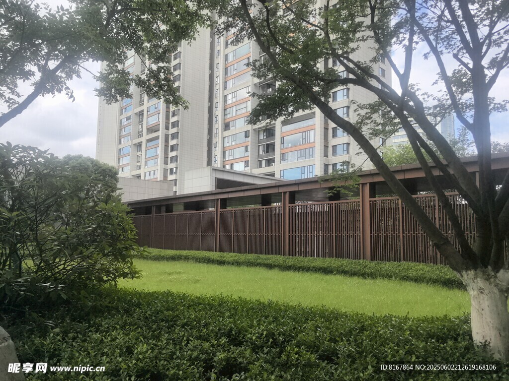 小区绿植与建筑景观