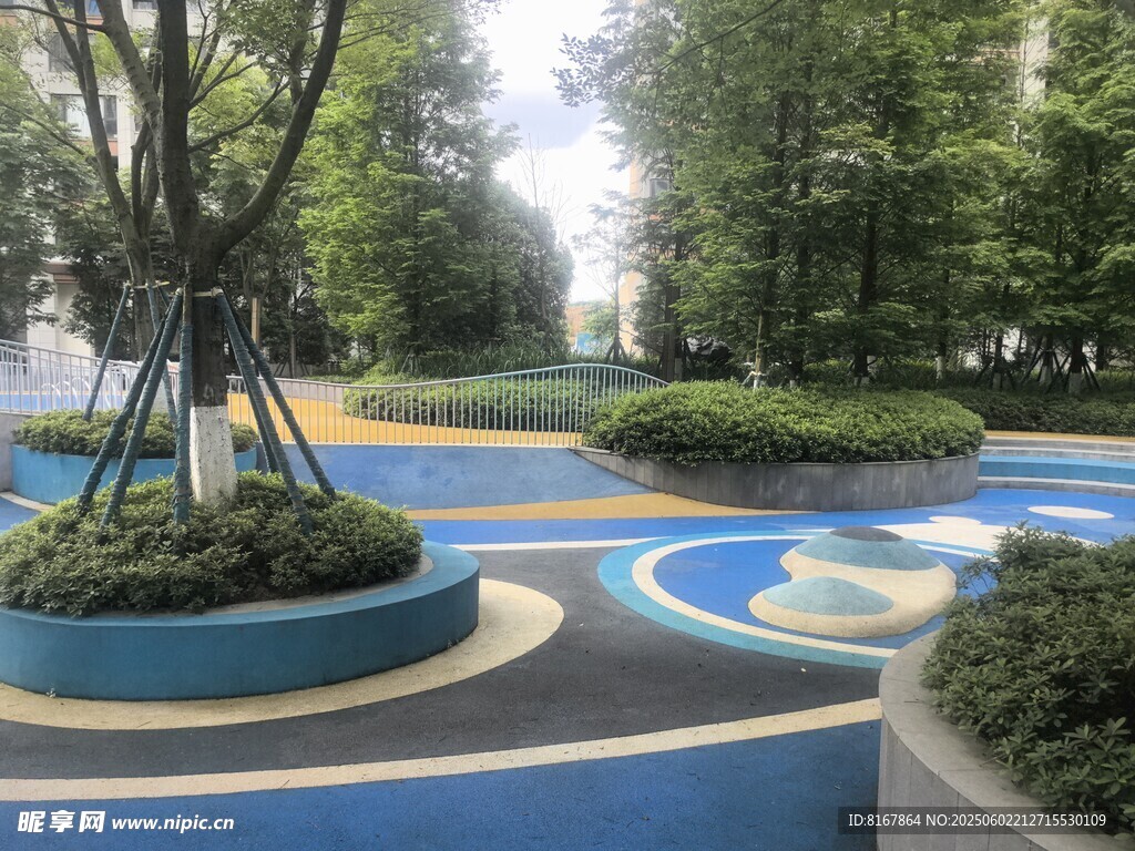 小区彩色休闲步道景观