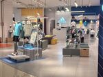 时尚服装店内部陈列展示