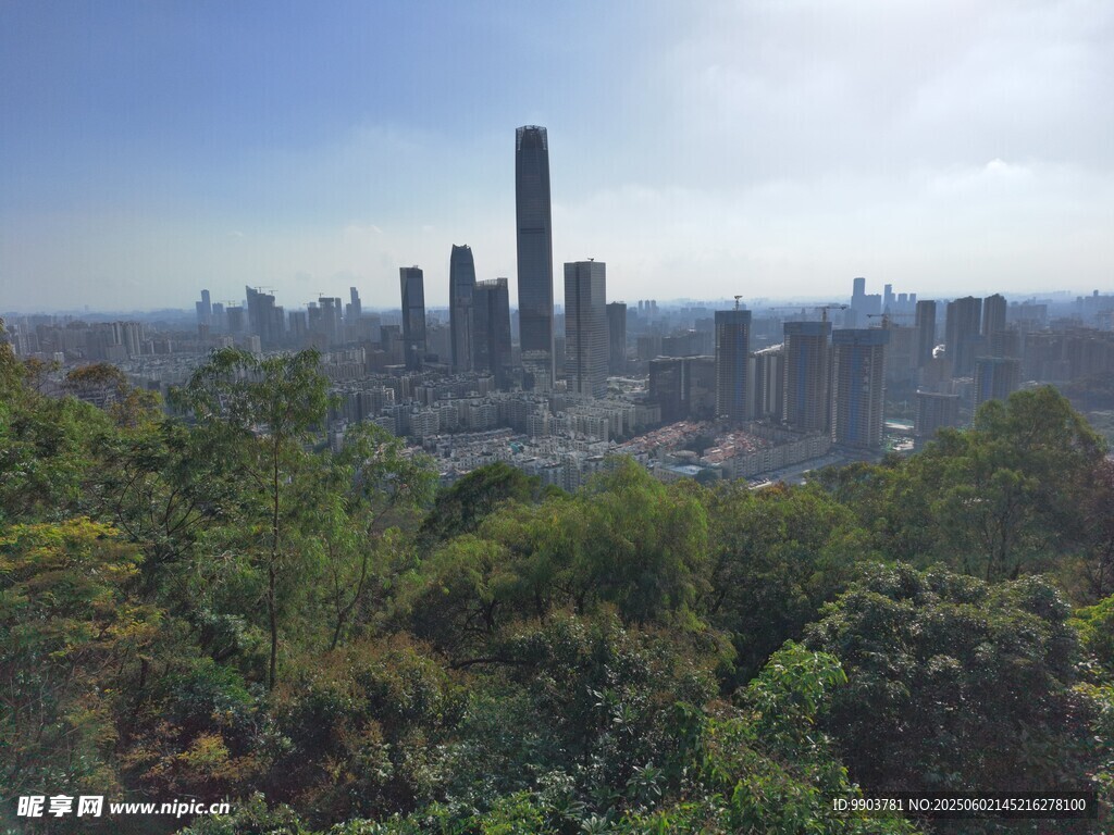 旗峰山灯笼顶上的南城风景