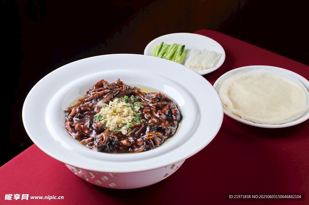 美味肉酱拌饭配小菜软兜