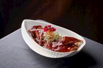 美味酱汁浇淋特色菜肴酱鸭