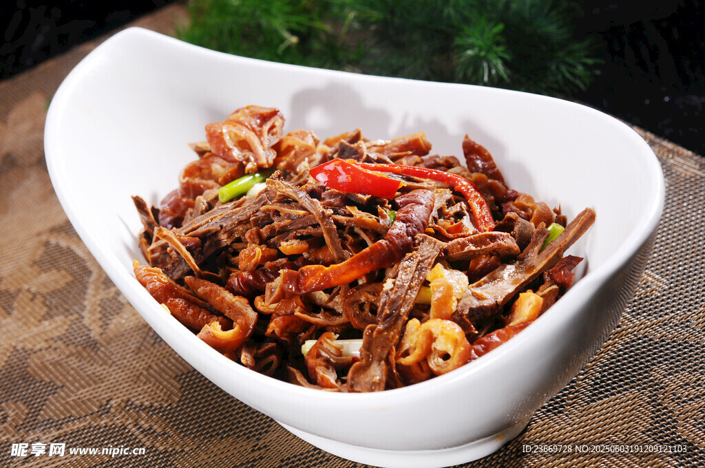 香辣牛肉丝美味诱人