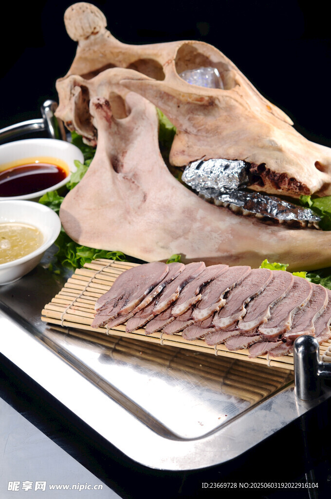 特色牛头肉拼盘美食展示