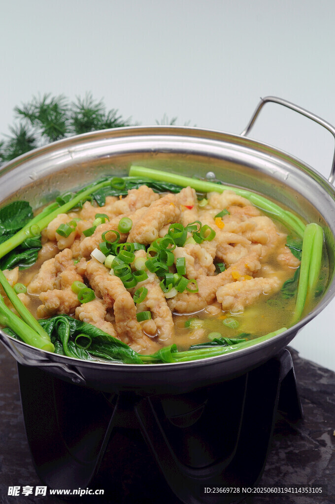 鲜香嫩滑的鸡肉蔬菜锅