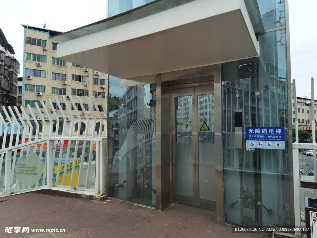 电梯口
