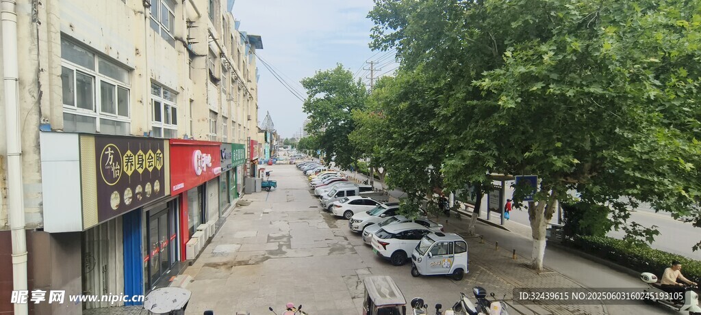 城市街道景象