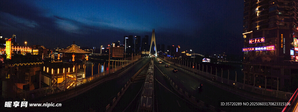 城市夜景下的铁轨与灯火