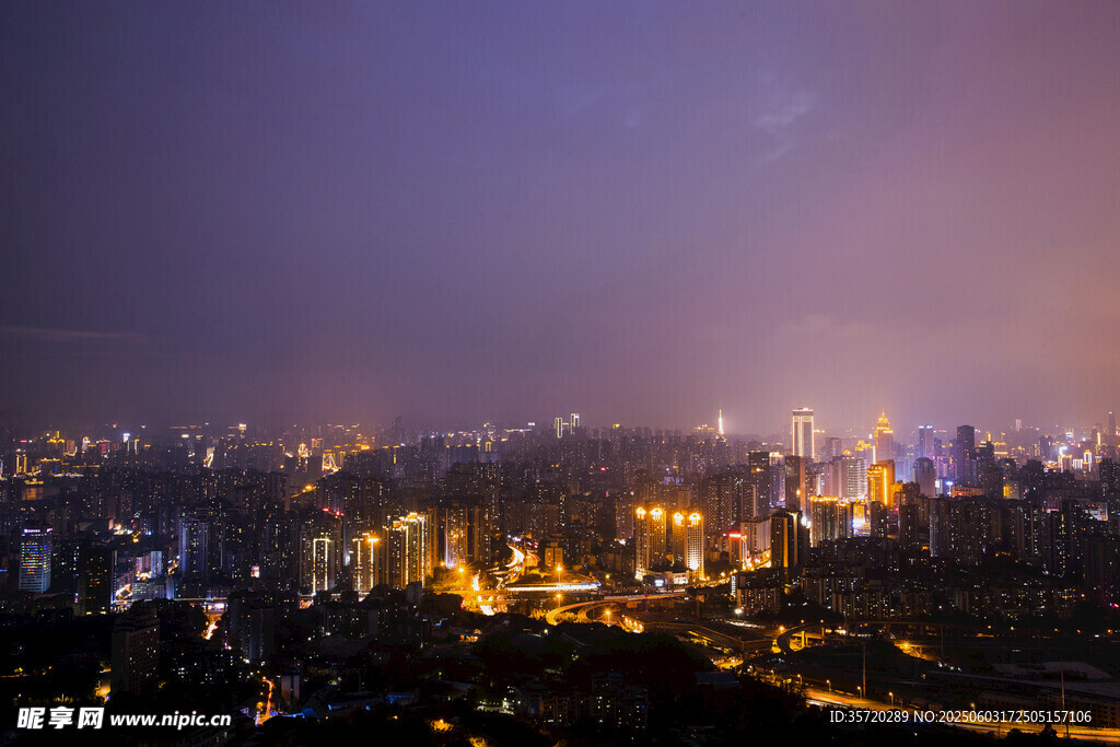 城市璀璨夜景俯瞰图