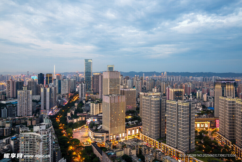 城市天际线黄昏美景
