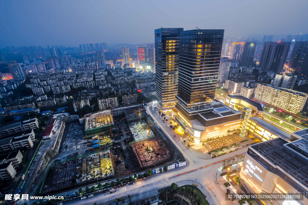 城市璀璨夜景俯瞰图