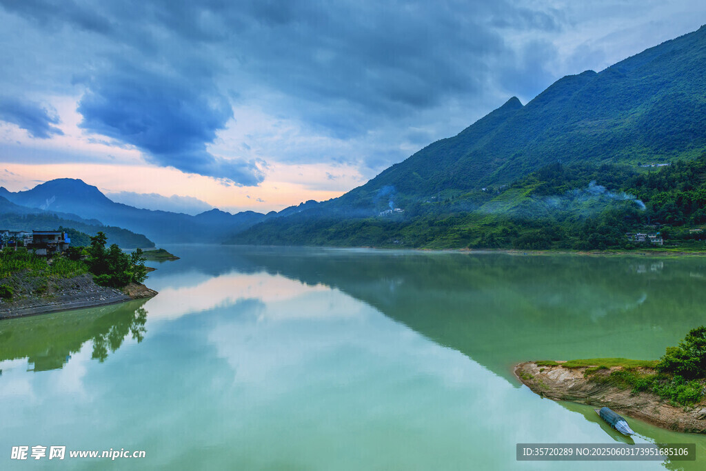 山水湖景黄昏美丽风光