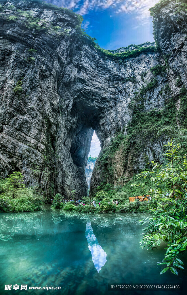 山间幽潭瀑布自然美景