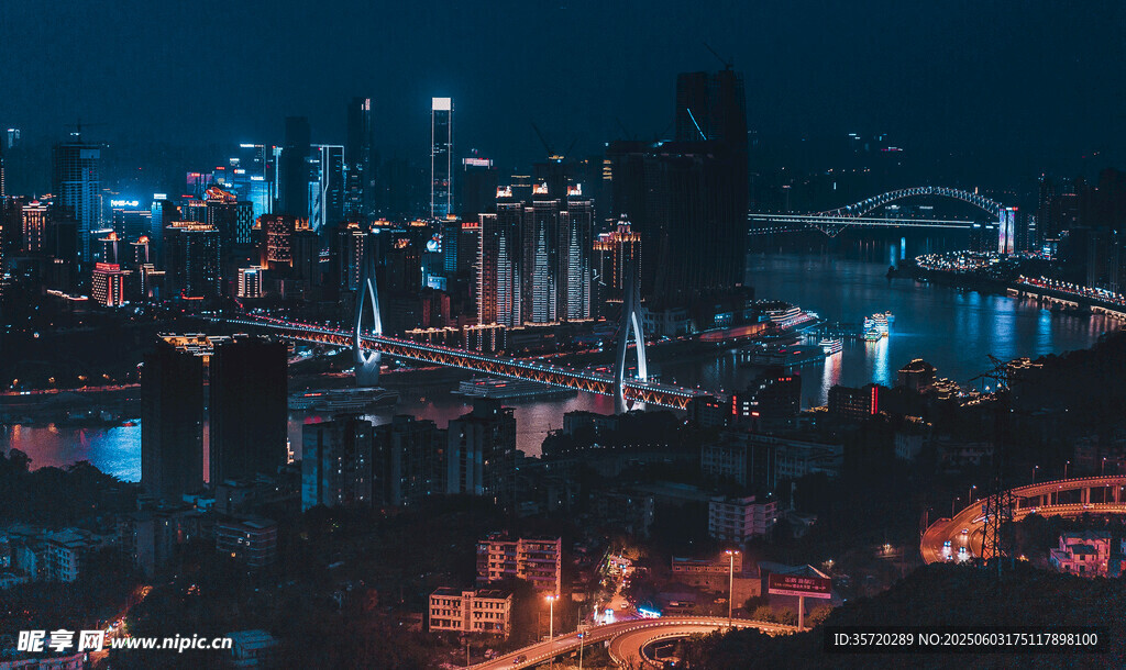 城市璀璨夜景俯瞰图