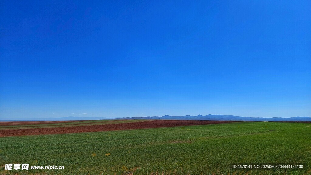 广阔草原蓝天美景