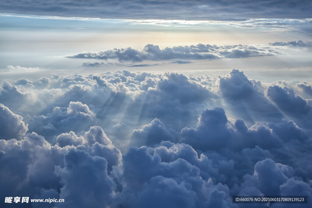 高空云海壮丽景观