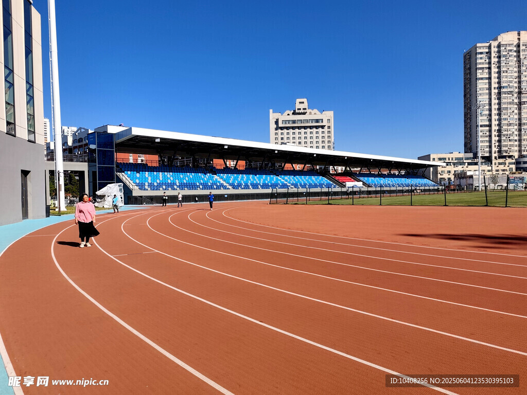 校园塑胶跑道体育场场景