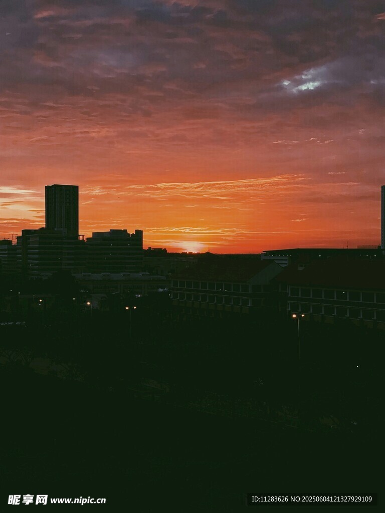 城市日落天际线美景