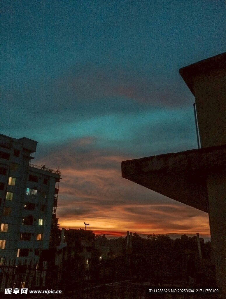 城市黄昏天际线美景