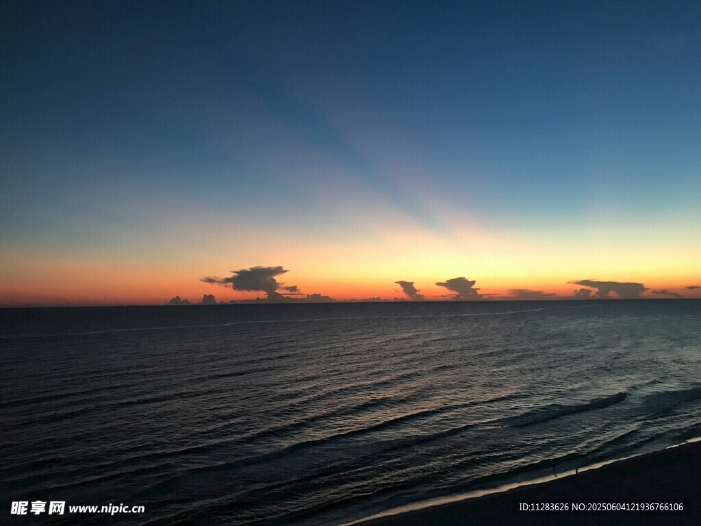 海上日落美景