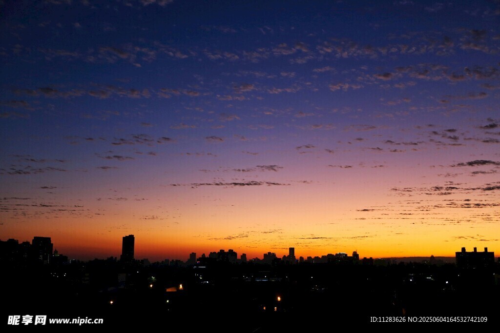 城市黄昏天际线美景