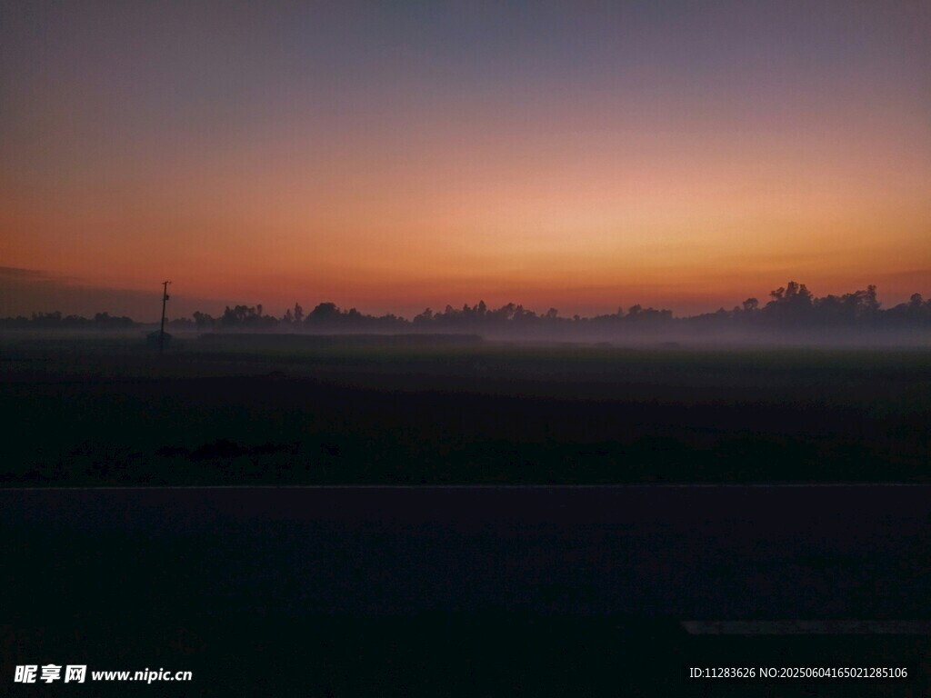 黄昏时分的天际美景