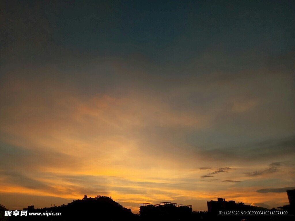 城市黄昏天空绚丽景象