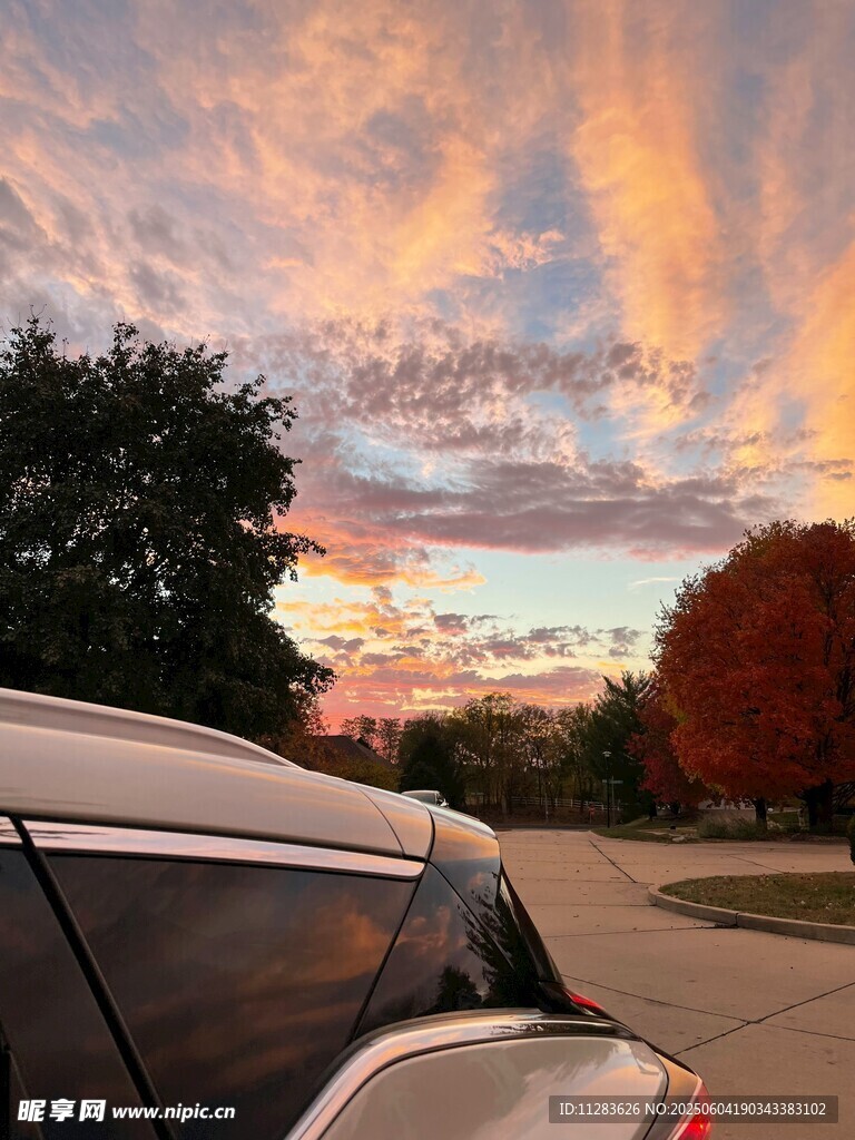 车外绚烂晚霞美景