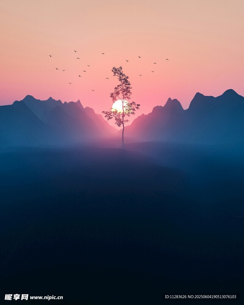 日出时分的壮丽山峦景色