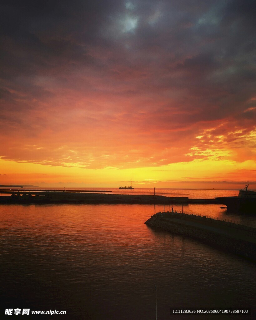 海边绚丽日落美景