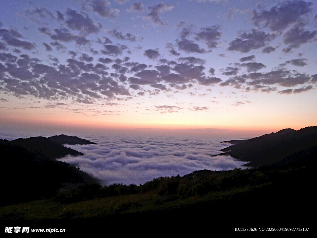 山间云海日出美景