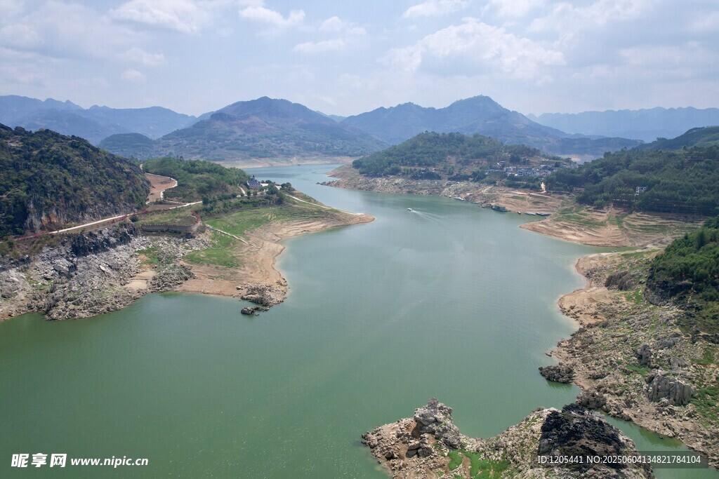 黔西南兴义万峰湖吉隆堡风景区
