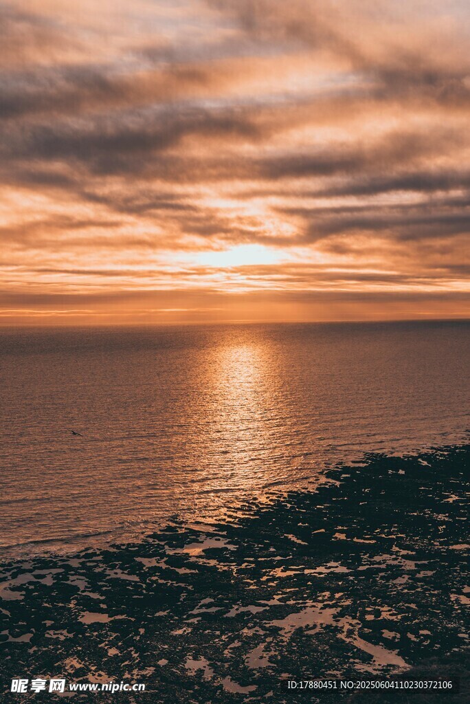 海边日出