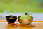 日式茶具与抹茶冰淇淋