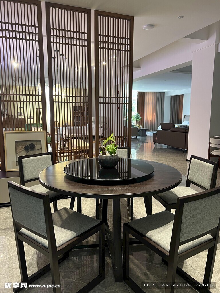 中式餐厅圆桌座椅布置