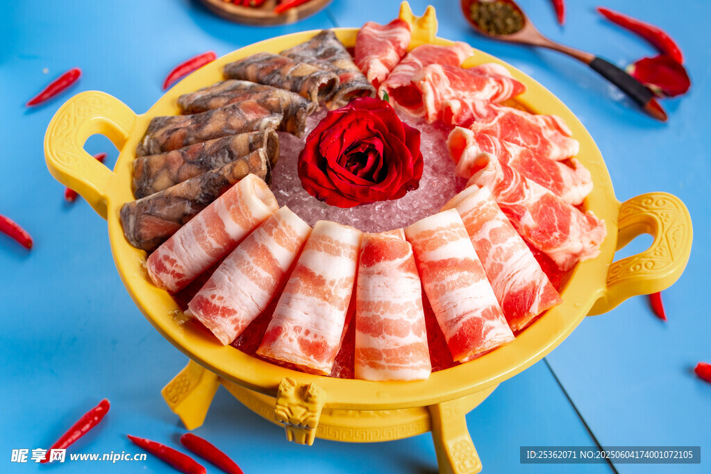 多彩拼盘涮肉食材诱人
