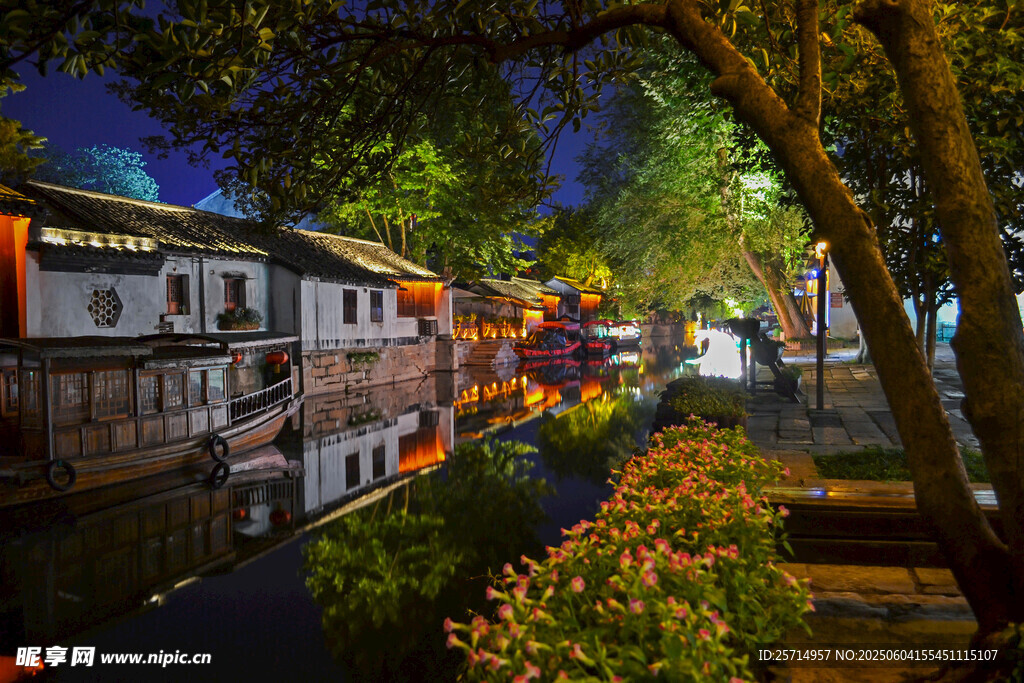 江南水乡夜景河畔风光