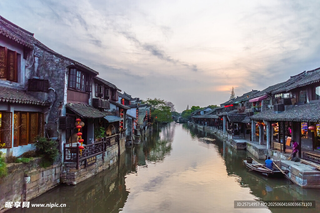 江南水乡古镇黄昏美景