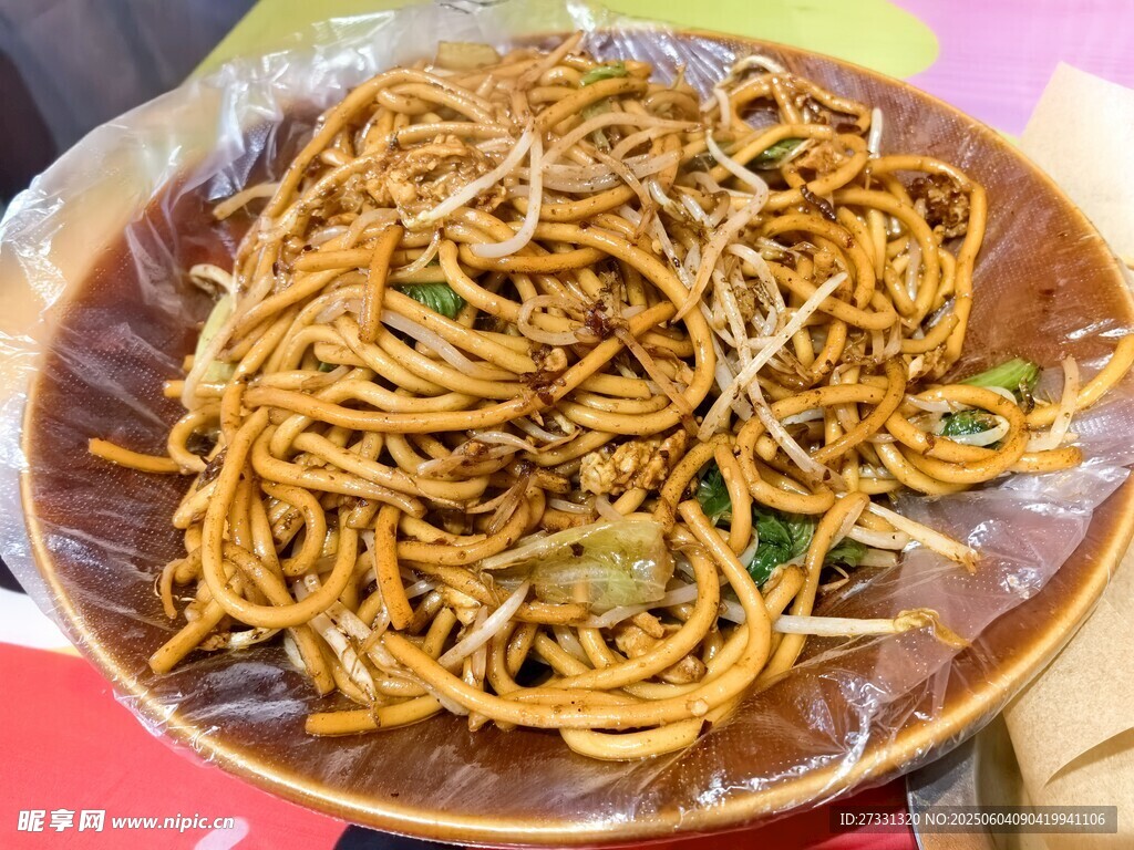 美味炒面诱人食欲