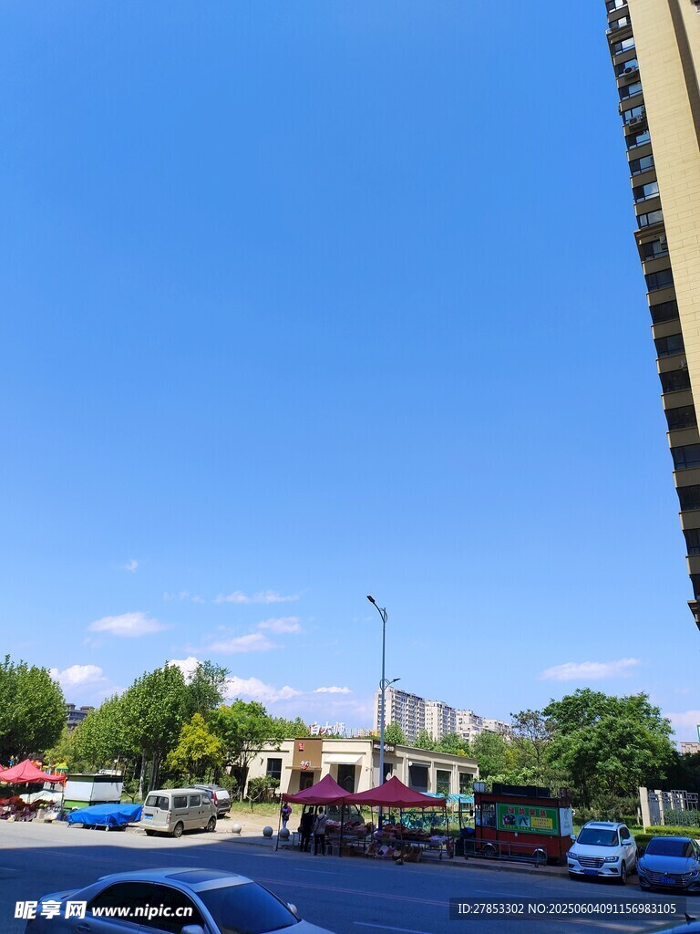 城市街道晴朗景象
