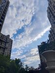 城市间的天空与建筑景观