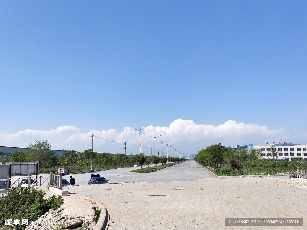 开阔户外停车场地景观
