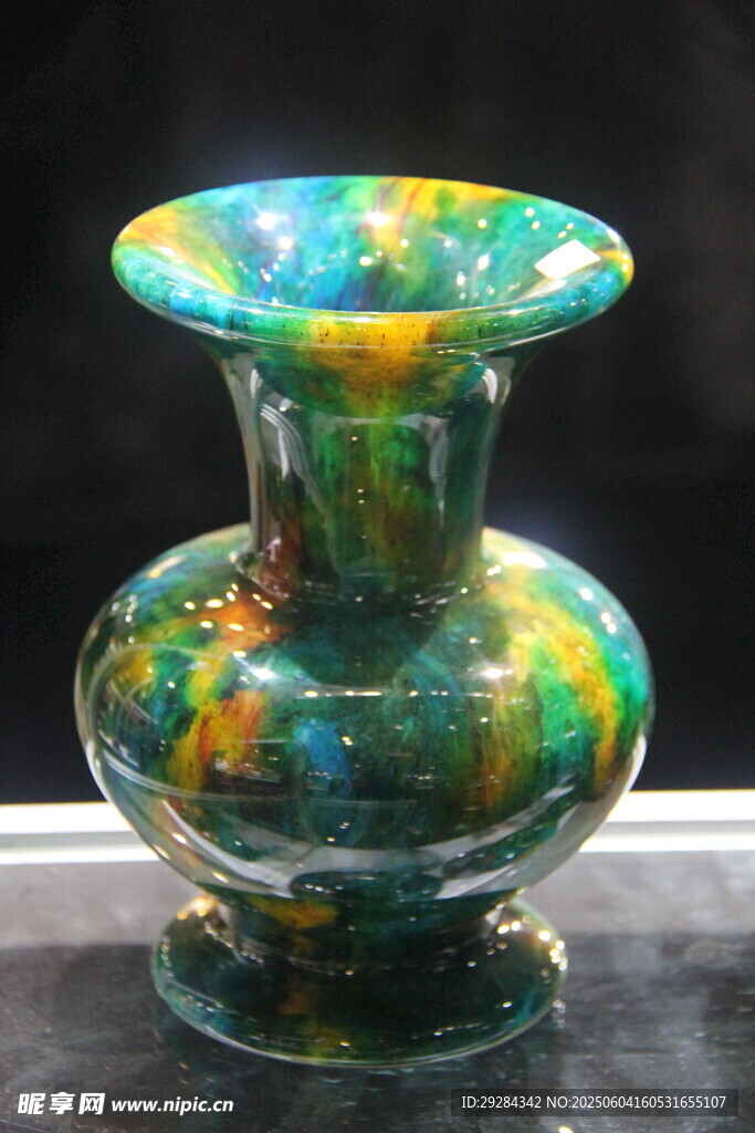 多彩琉璃花瓶