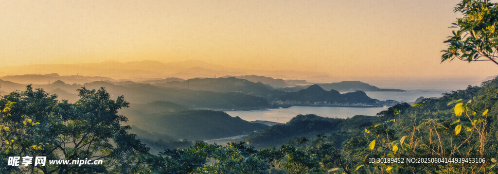 日出山林间的壮美景色