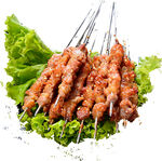 美味烤肉串 生菜相伴